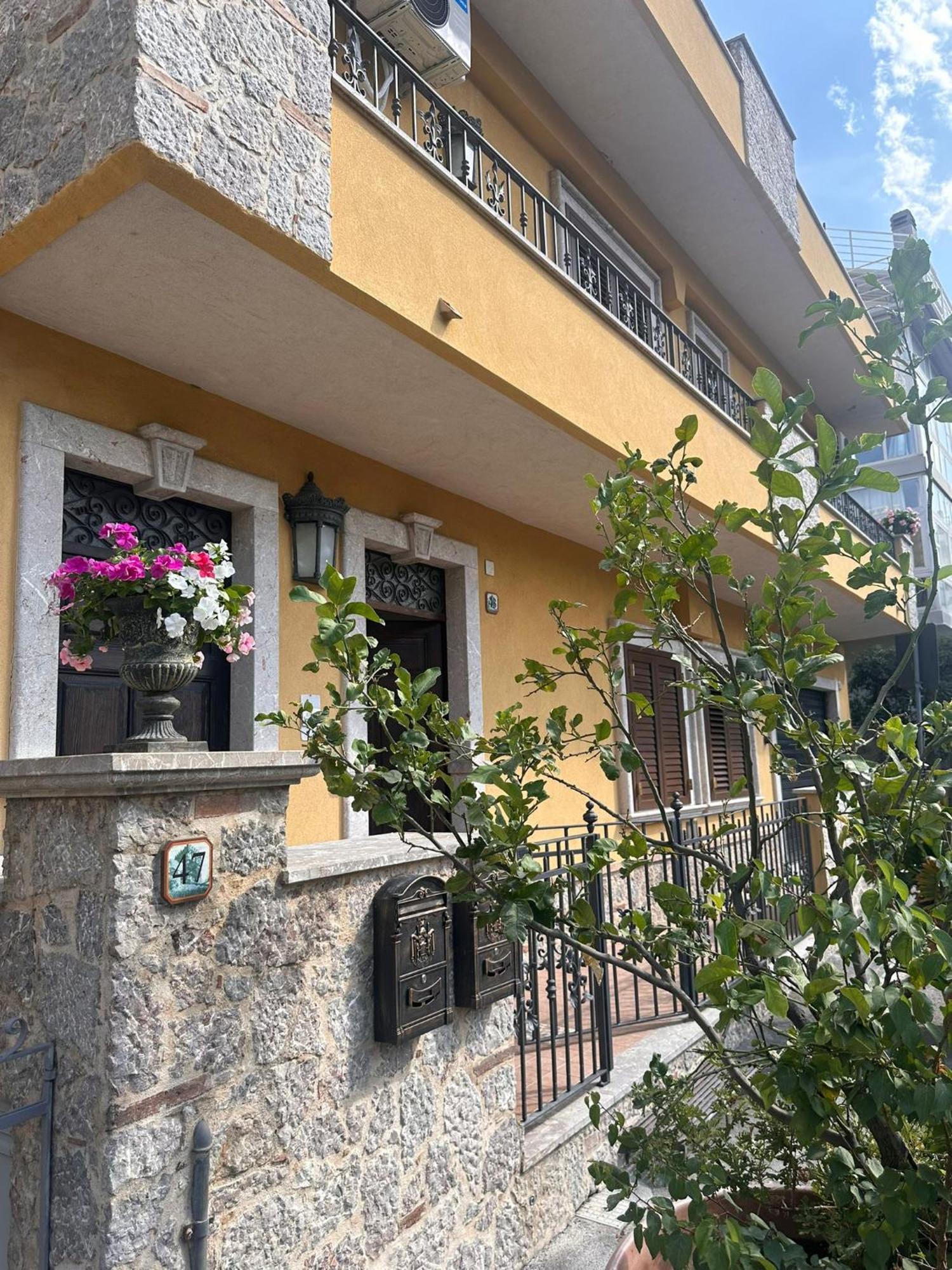 Gloden House Apartments تاورمينا المظهر الخارجي الصورة