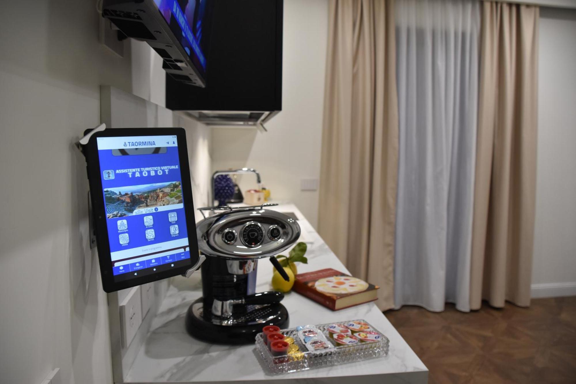 Gloden House Apartments تاورمينا الغرفة الصورة